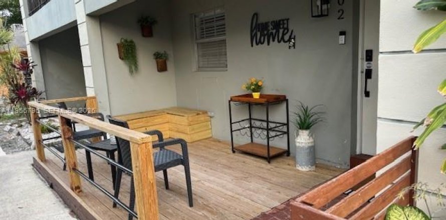 Adosado en Hollywood, Florida 2 dormitorios, 97.55 m2 № 2009722