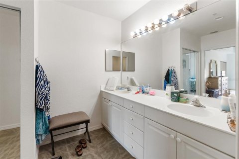 Condo in Bradenton, Florida, 2 bedrooms № 2166776 - photo 24