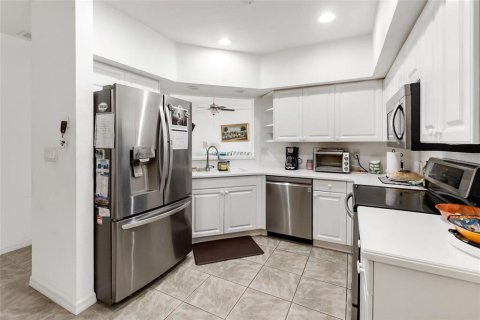 Condo in Bradenton, Florida, 2 bedrooms № 2166776 - photo 17