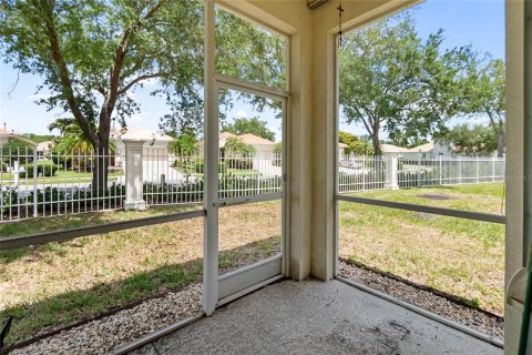 Condo in Bradenton, Florida, 2 bedrooms № 2166776 - photo 10