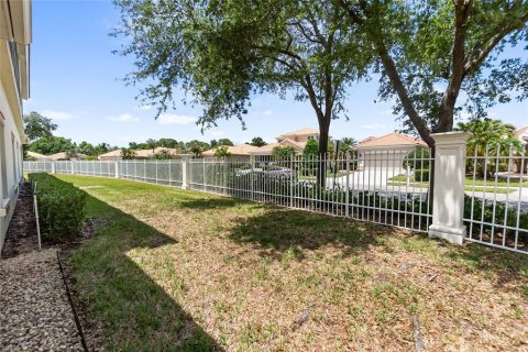 Condo in Bradenton, Florida, 2 bedrooms № 2166776 - photo 8