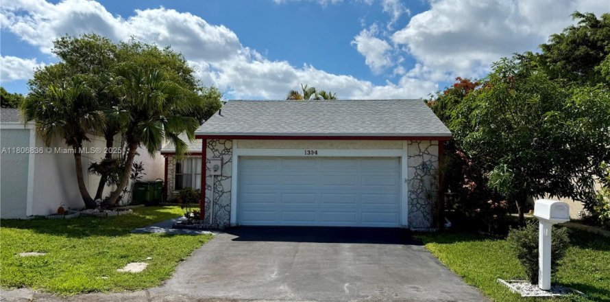 House in Homestead, Florida 2 bedrooms, 125.23 sq.m. № 1739363