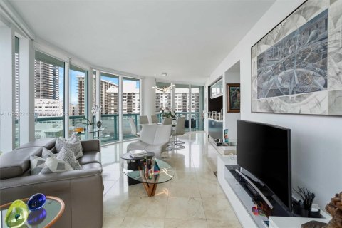 Condo in Miami Beach, Florida, 2 bedrooms  № 1859924 - photo 5