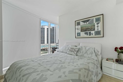 Condo in Miami Beach, Florida, 2 bedrooms  № 1859924 - photo 27