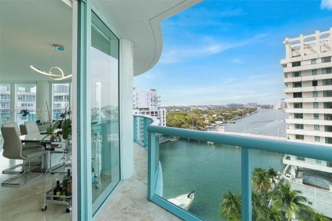 Condo in Miami Beach, Florida, 2 bedrooms  № 1859924 - photo 16