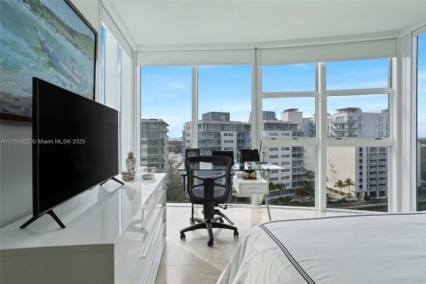 Condo in Miami Beach, Florida, 2 bedrooms  № 1859924 - photo 21