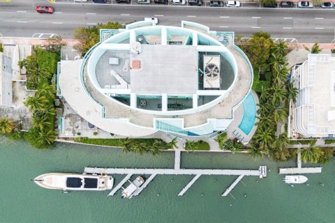 Condo in Miami Beach, Florida, 2 bedrooms  № 1859924 - photo 2