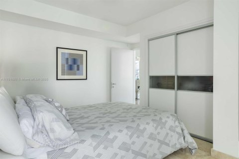 Condo in Miami Beach, Florida, 2 bedrooms  № 1859924 - photo 28