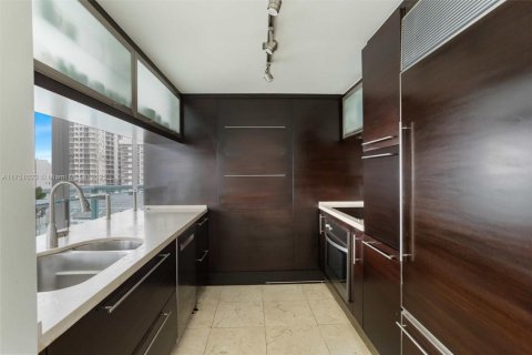 Condo in Miami Beach, Florida, 2 bedrooms  № 1859924 - photo 11
