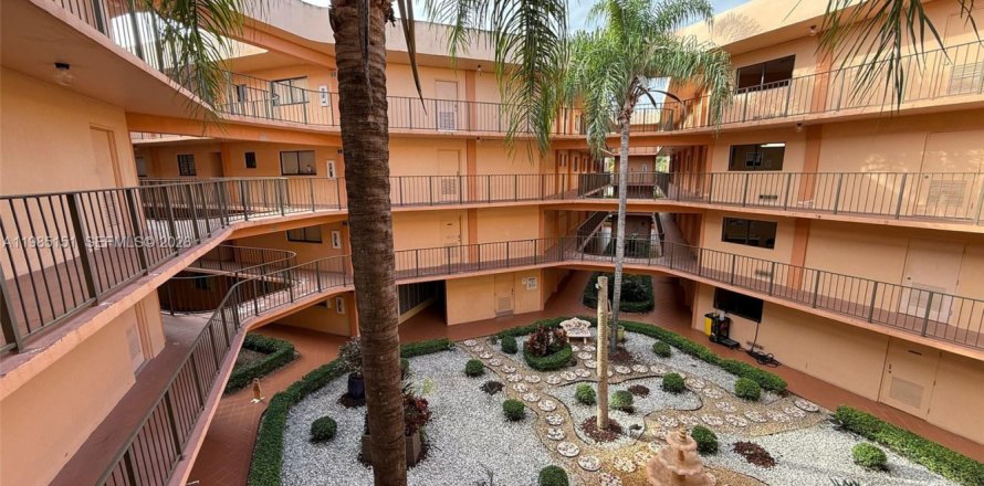 Condo à Miami, Floride, 2 chambres  № 2050869