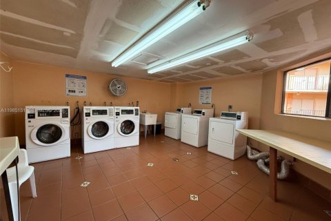 Copropriété à louer à Miami, Floride: 2 chambres, 89.65 m2 № 2050869 - photo 16