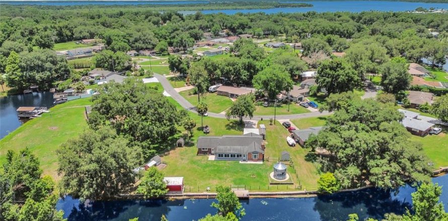 Villa ou maison à Fruitland Park, Floride 3 chambres, 175.4 m2 № 2333921