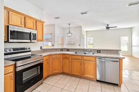 House in BELLALAGO in Kissimmee, Florida 3 bedrooms, 156.73 sq.m. № 2403662 - photo 7