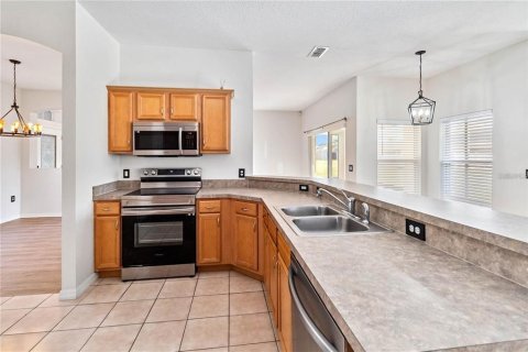House in BELLALAGO in Kissimmee, Florida 3 bedrooms, 156.73 sq.m. № 2403662 - photo 9