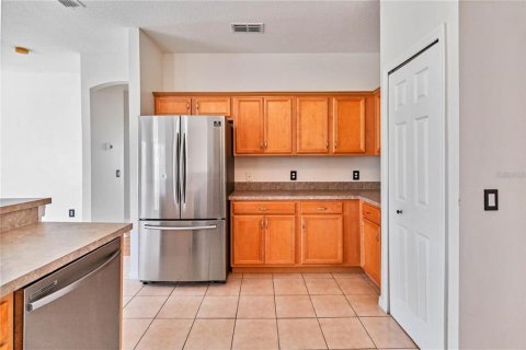 House in BELLALAGO in Kissimmee, Florida 3 bedrooms, 156.73 sq.m. № 2403662 - photo 8