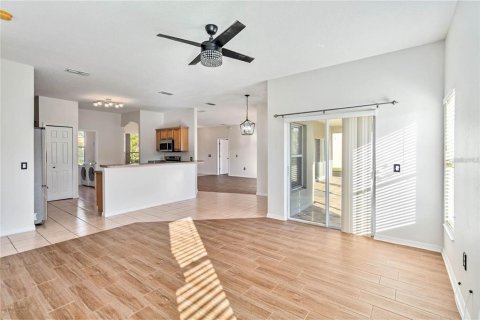 House in BELLALAGO in Kissimmee, Florida 3 bedrooms, 156.73 sq.m. № 2403662 - photo 11