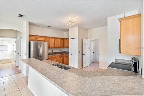 House in BELLALAGO in Kissimmee, Florida 3 bedrooms, 156.73 sq.m. № 2403662 - photo 10