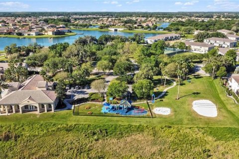 House in BELLALAGO in Kissimmee, Florida 3 bedrooms, 156.73 sq.m. № 2403662 - photo 26