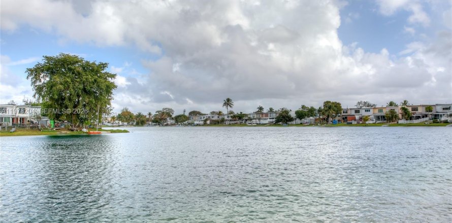 Adosado en Hialeah, Florida 2 dormitorios, 122.07 m2 № 2042059