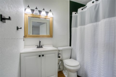 Adosado en venta en Hialeah, Florida, 2 dormitorios, 122.07 m2 № 2042059 - foto 8