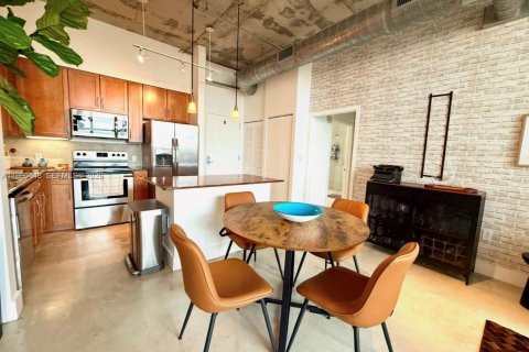 Кондоминиум с 1 спальней в Майами, Флорида № 2027728