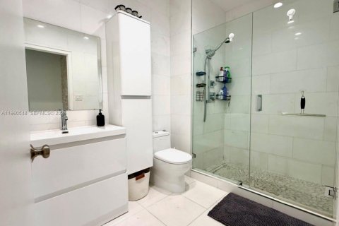 Снять в аренду кондоминиум в Майами, Флорида 1 спальня, 73.76м2, № 2027728 - фото 24