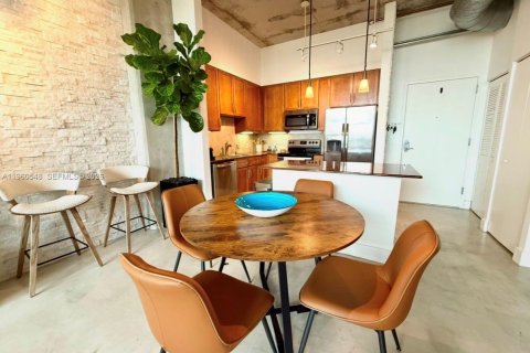 Снять в аренду кондоминиум в Майами, Флорида 1 спальня, 73.76м2, № 2027728 - фото 2