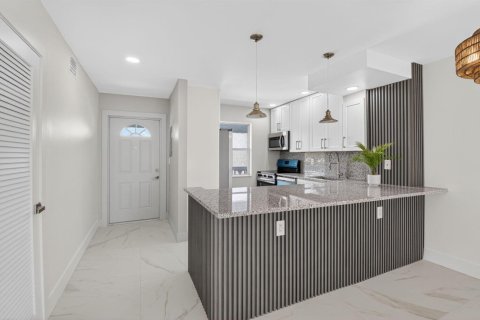 Купить кондоминиум в Бока-Ратон, Флорида 4 комнаты, 88.72м2, № 2261415 - фото 10