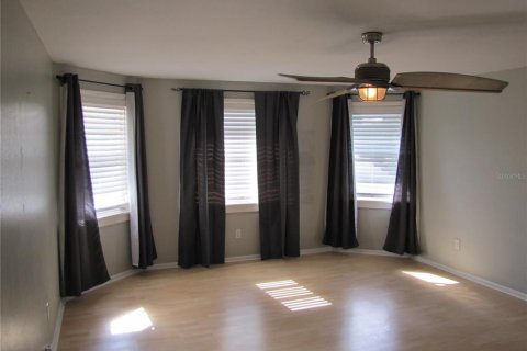 Villa ou maison à louer à Tampa, Floride: 3 chambres, 171.78 m2 № 2099814 - photo 10