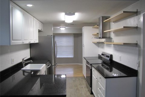Villa ou maison à louer à Tampa, Floride: 3 chambres, 171.78 m2 № 2099814 - photo 8