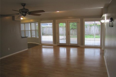 Villa ou maison à louer à Tampa, Floride: 3 chambres, 171.78 m2 № 2099814 - photo 3