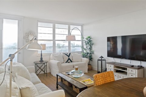Copropriété à louer à Miami Beach, Floride: 1 chambre, 77.57 m2 № 2335308 - photo 2