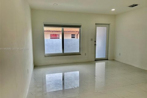 Propiedad comercial en venta en Miami, Florida, 181.35 m2 № 2008140 - foto 20