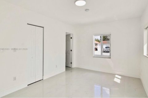 Propiedad comercial en venta en Miami, Florida, 181.35 m2 № 2008140 - foto 10