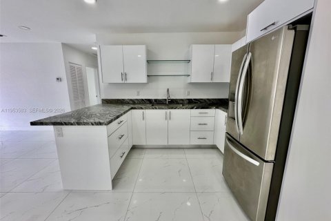 Propiedad comercial en venta en Miami, Florida, 181.35 m2 № 2008140 - foto 16