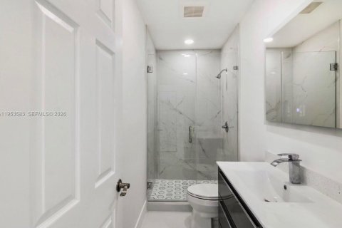 Propiedad comercial en venta en Miami, Florida, 181.35 m2 № 2008140 - foto 8