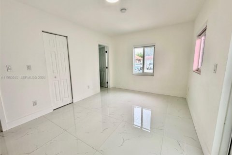Propiedad comercial en venta en Miami, Florida, 181.35 m2 № 2008140 - foto 17