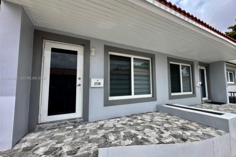 Propiedad comercial en Miami, Florida 181.35 m2 № 2008140