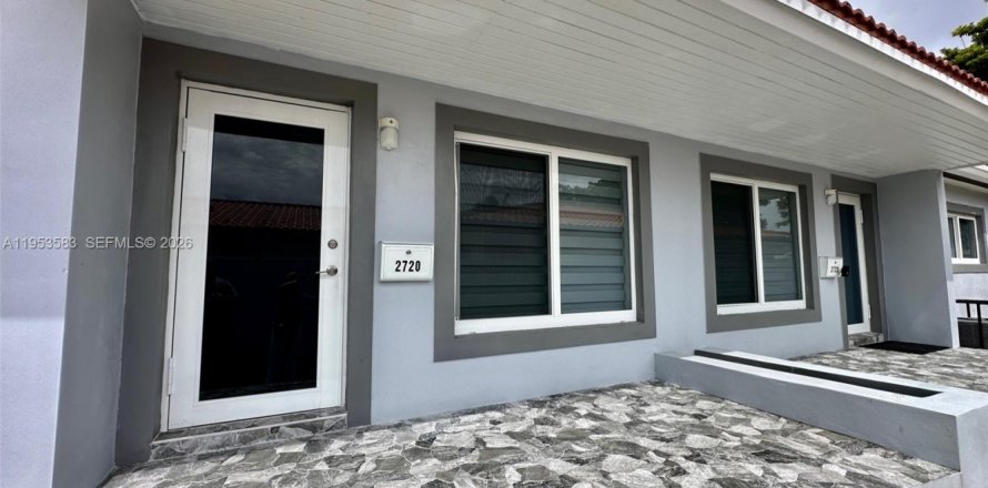 Propiedad comercial en Miami, Florida 181.35 m2 № 2008140