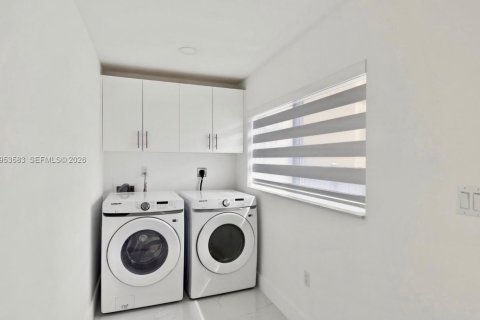 Propiedad comercial en venta en Miami, Florida, 181.35 m2 № 2008140 - foto 7