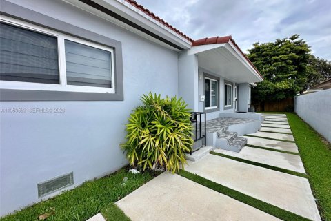 Propiedad comercial en venta en Miami, Florida, 181.35 m2 № 2008140 - foto 3