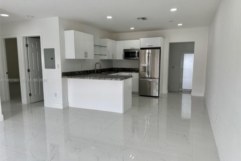 Propiedad comercial en venta en Miami, Florida, 181.35 m2 № 2008140 - foto 5