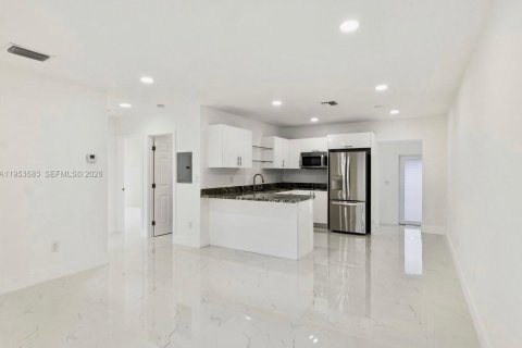 Propiedad comercial en venta en Miami, Florida, 181.35 m2 № 2008140 - foto 14