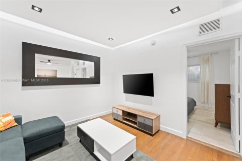 Condo in Miami Beach, Florida, 1 bedroom  № 2081666 - photo 6