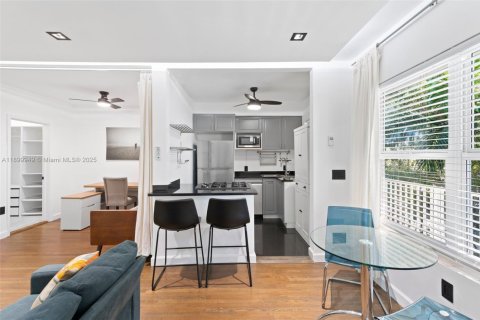 Condo in Miami Beach, Florida, 1 bedroom  № 2081666 - photo 14