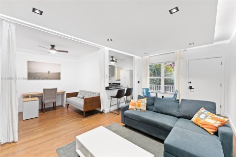 Condo in Miami Beach, Florida, 1 bedroom  № 2081666 - photo 9