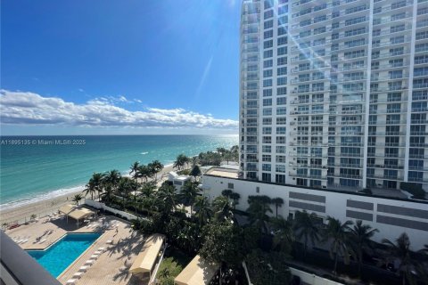 Condo in Hollywood, Florida, 1 bedroom  № 2014223 - photo 8