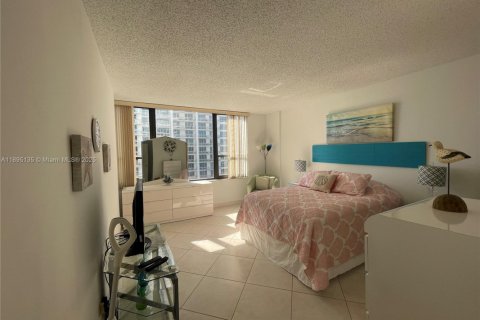 Condo in Hollywood, Florida, 1 bedroom  № 2014223 - photo 6