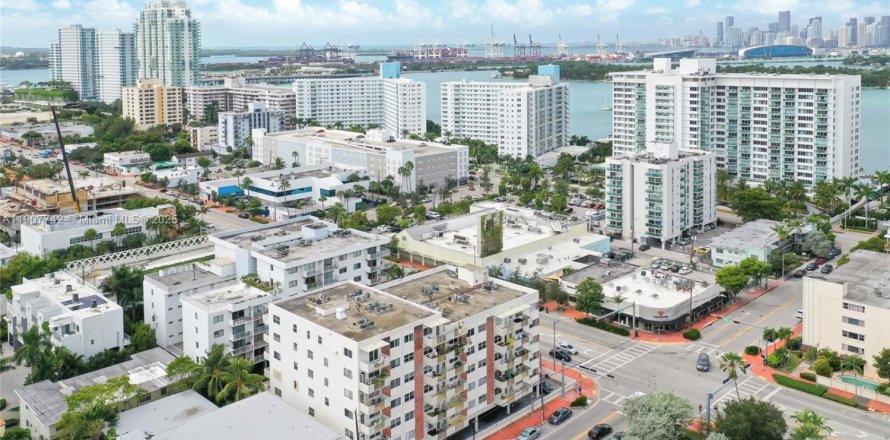 Кондоминиум с 1 спальней в Майами-Бич, Флорида № 2013098