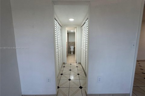 Купить кондоминиум в Майами-Бич, Флорида 1 спальня, 73.58м2, № 2013098 - фото 17